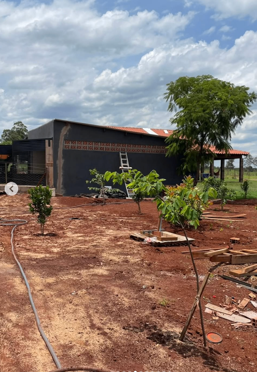 Fundo de casa antes da instalação da grama